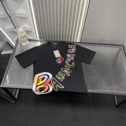 Premium Balenciaga Kurzarmkollektion