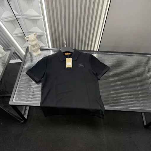 Hochwertiger Burberry Kurzarm-Stil in Schwarz