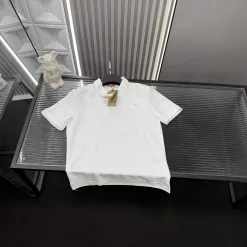 Hochwertiges Burberry Kurzarm-Shirt im weißen bestickten Stil