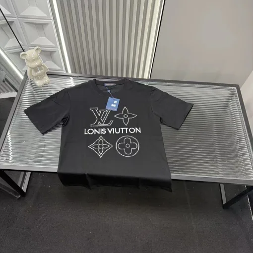 Hochwertige Louis Vuitton Kurzarm-Kollektion mit schwarzer Stickerei