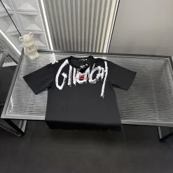 Hochwertiges Gucci Kurzarmhemd im schwarzen Logo-Stil