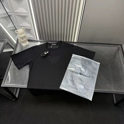 Bestseller: Armani Kurzarm-Shirt im schwarzen Logo-Stil
