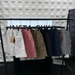 Premium Louis Vuitton Shorts im Monogramm-Stil