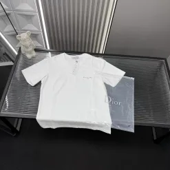 Hochwertiger Dior Kurzarm-Stil in Weiß