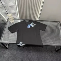 Luxus-Kurzarm-Kollektion von Louis Vuitton in Schwarz