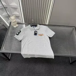 Hochwertige Ralph Lauren Kurzarm-Kollektion mit grauer Stickerei