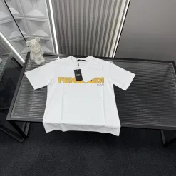 Hochwertiges Fendi Kurzarmhemd im weißen Logo-Stil