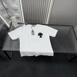 Luxuriöse Chrome Hearts Kurzarm-Kollektion mit weißem Logo