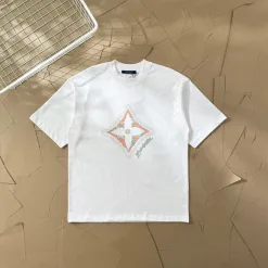 Hochwertiges Kurzarmhemd von Louis Vuitton aus der Logo-Kollektion aus weißem Leder