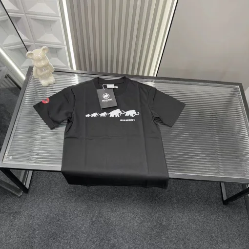 Premium Mammut Kurzarm Rot Stickerei Stil