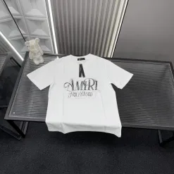 Bestseller Ami Kurzarm-Kollektion mit weißem Strass