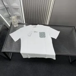 Hochwertige Dior Kurzarm-Kollektion mit weißer Stickerei