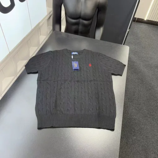 Luxus-Kollektion mit kurzen Ärmeln und Stickereien aus schwarzem Strick von Ralph Lauren