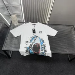 Luxuriöse Givenchy Kurzarm-Kollektion mit weißem Logo