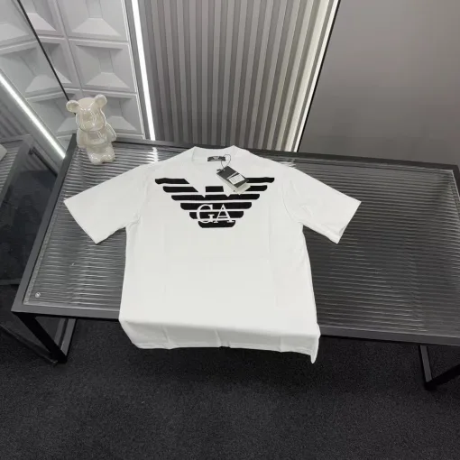 Hochwertiges Armani-Kurzarmshirt im weißen Logo-Stil