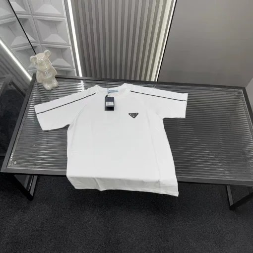 Hochwertige Prada Kurzarm-Kollektion aus weißer Baumwolle mit Logo