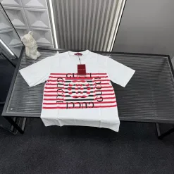 Hochwertiger Gucci Kurzarm-Stil in Rot