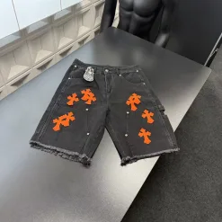 Hochwertige Chrome Hearts Shorts aus schwarzem Leder im Patchwork-Stil