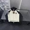 Luxus-Jacken von Louis Vuitton in Weiß mit Stickereien