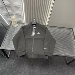 Bestseller Adidas Jacken im schwarzen Logo-Stil