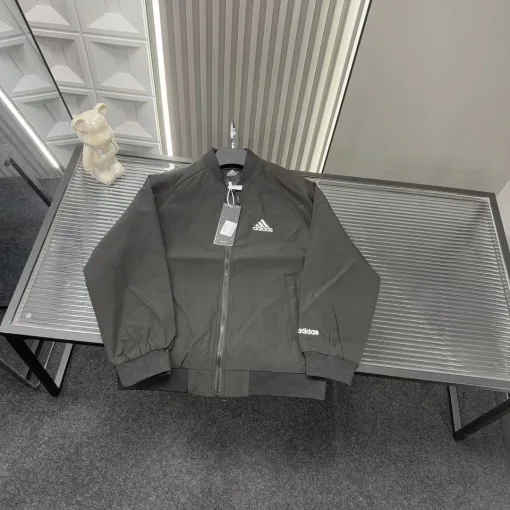 Bestseller Adidas Jacken im schwarzen Logo-Stil