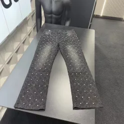 Hochwertige Ami-Hose im schwarzen Print-Stil