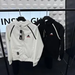 Hochwertige Adidas Jacken im schwarzen bestickten Stil