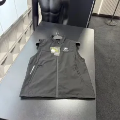 Ärmelloses Mammut-Shirt in Premiumqualität, schwarz bestickt