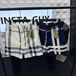 Hochwertige Burberry-Shorts aus der bestickten Kollektion in Marineblau