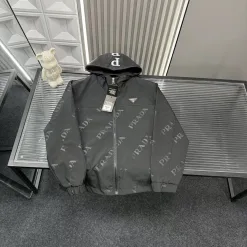 Bestseller Prada Jacken Black Logo Kollektion