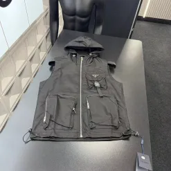Bestseller der ärmellosen schwarzen Prada-Kollektion