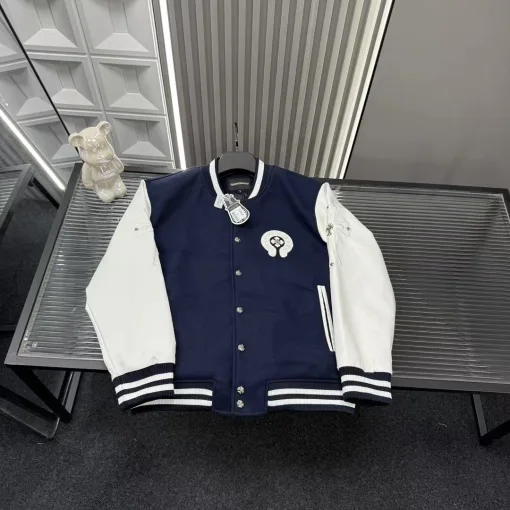 Hochwertiger Mantel aus marineblauem Leder mit Stickereien von Chrome Hearts