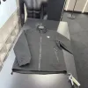 Hochwertige Mammutjacken in Schwarz mit Stickerei