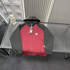 Premium Adidas Mantel Schwarz Bestickter Stil