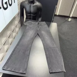 Hochwertige Balenciaga Hose Schwarz Distressed Style