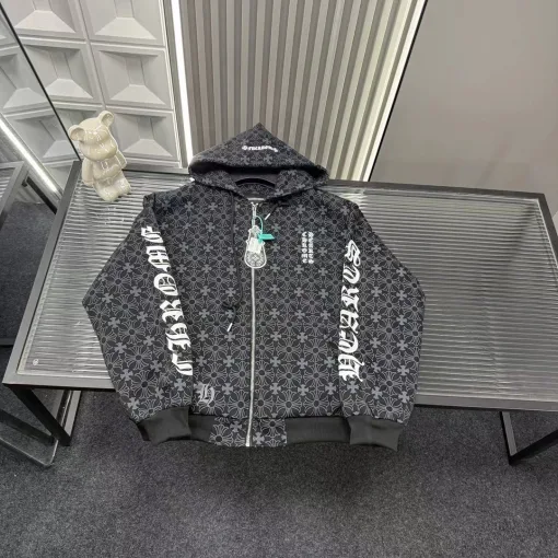 Hochwertiger Mantel aus der Black Monogram Collection von Chrome Hearts
