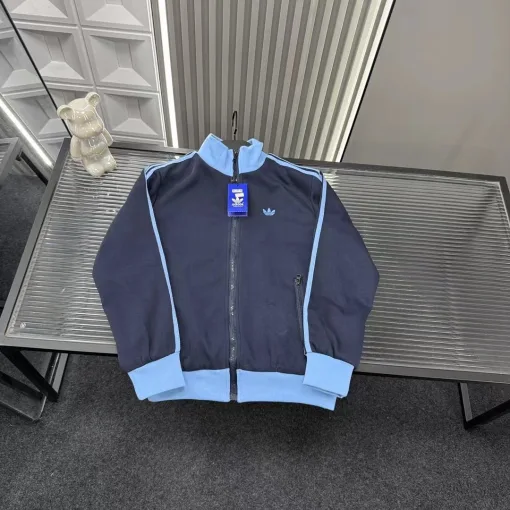 Bestseller Adidas Mantel Navy Bestickter Stil