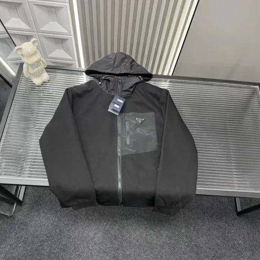 Hochwertiger Prada Mantel in Schwarz