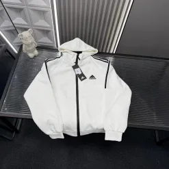 Premium Adidas Mantel im weißen bestickten Stil