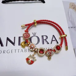 Hochwertiges Pandora Armband im roten Lederstil