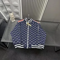 Hochwertiger Gucci Mantel im Marine-Monogramm-Stil