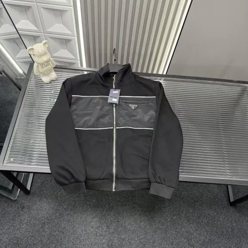 Hochwertiger Prada-Mantel in Schwarz