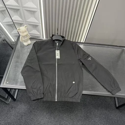 Premium Prada Mantel im schwarzen Stil