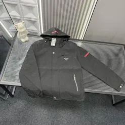 Premium Prada Mantel Rot Leder Luxus