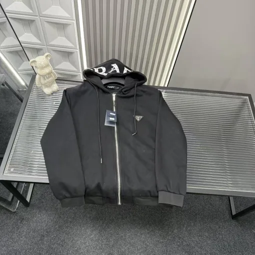 Premium Prada Mantel im schwarzen Stil