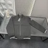 Hochwertiger Armani-Mantel in Schwarz, bestickte Kollektion