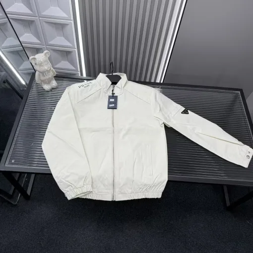 Hochwertiger Prada Mantel im Weiß-Stil