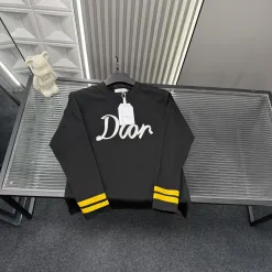 Luxus-Kollektion mit langen Ärmeln und schwarzem Print von Dior