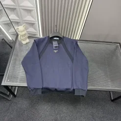 Premium Prada Sweatshirts im Marine-Stil