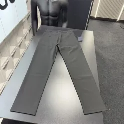 Hochwertige Prada-Hose aus schwarzer Seide mit Logo-Kollektion